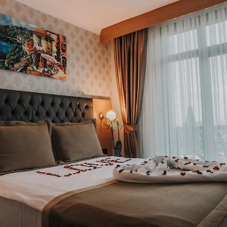 Otel Grand Lark Istanboel Buitenkant foto