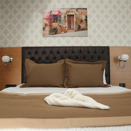 Otel Grand Lark Istanboel Buitenkant foto