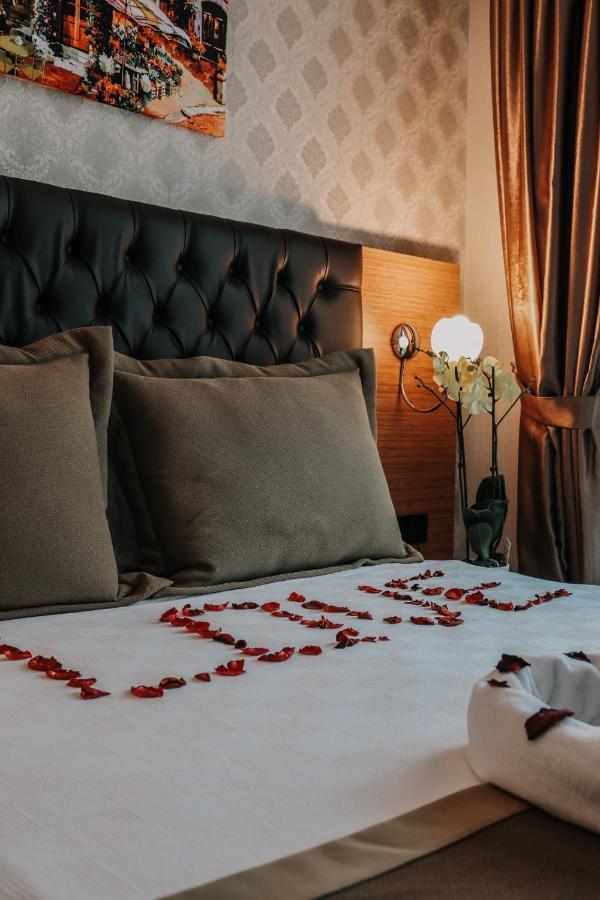 Otel Grand Lark Istanboel Buitenkant foto