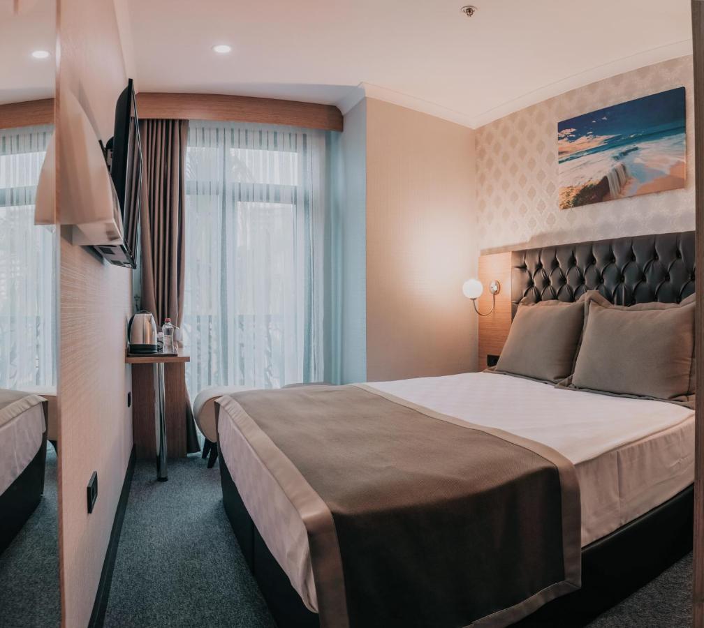Otel Grand Lark Istanboel Buitenkant foto