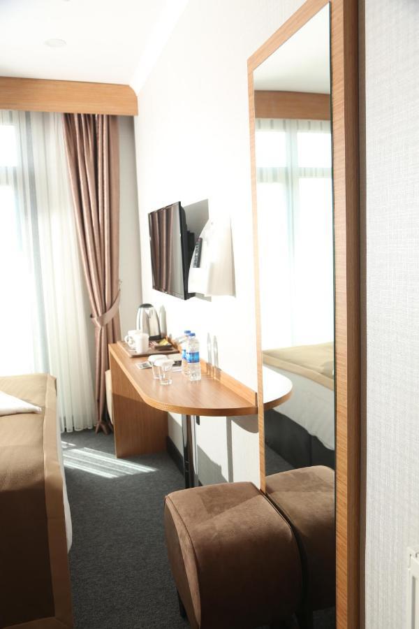 Otel Grand Lark Istanboel Buitenkant foto