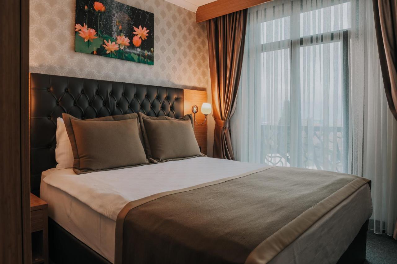 Otel Grand Lark Istanboel Buitenkant foto