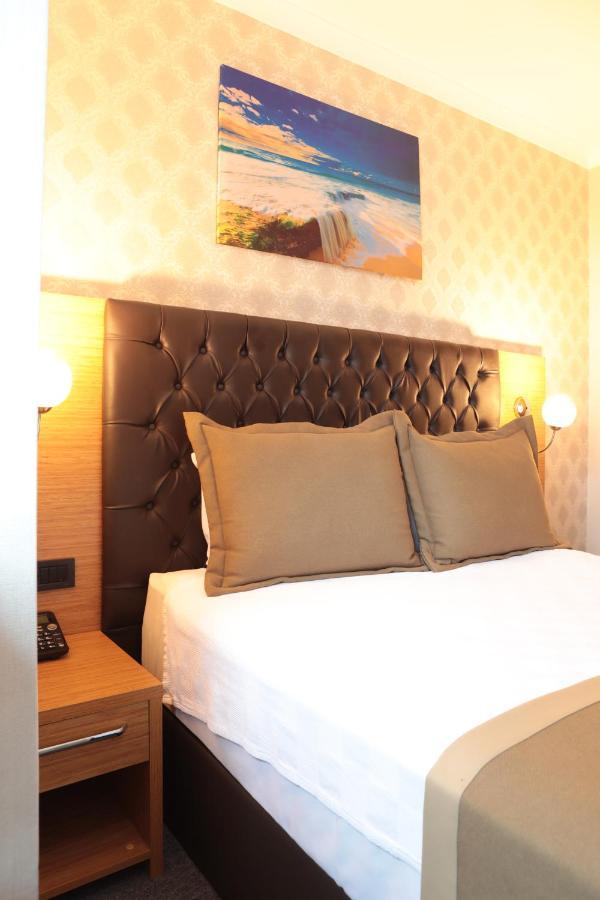 Otel Grand Lark Istanboel Buitenkant foto