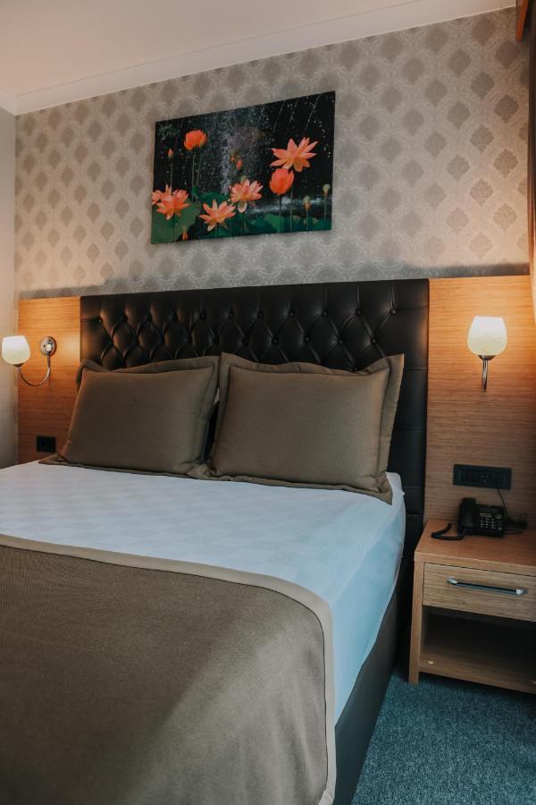 Otel Grand Lark Istanboel Buitenkant foto